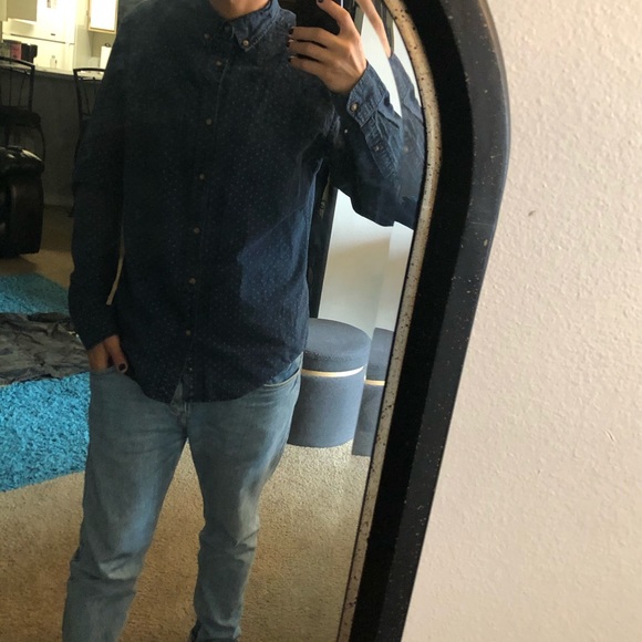 LongSleeve button up - Picture 3 of 3